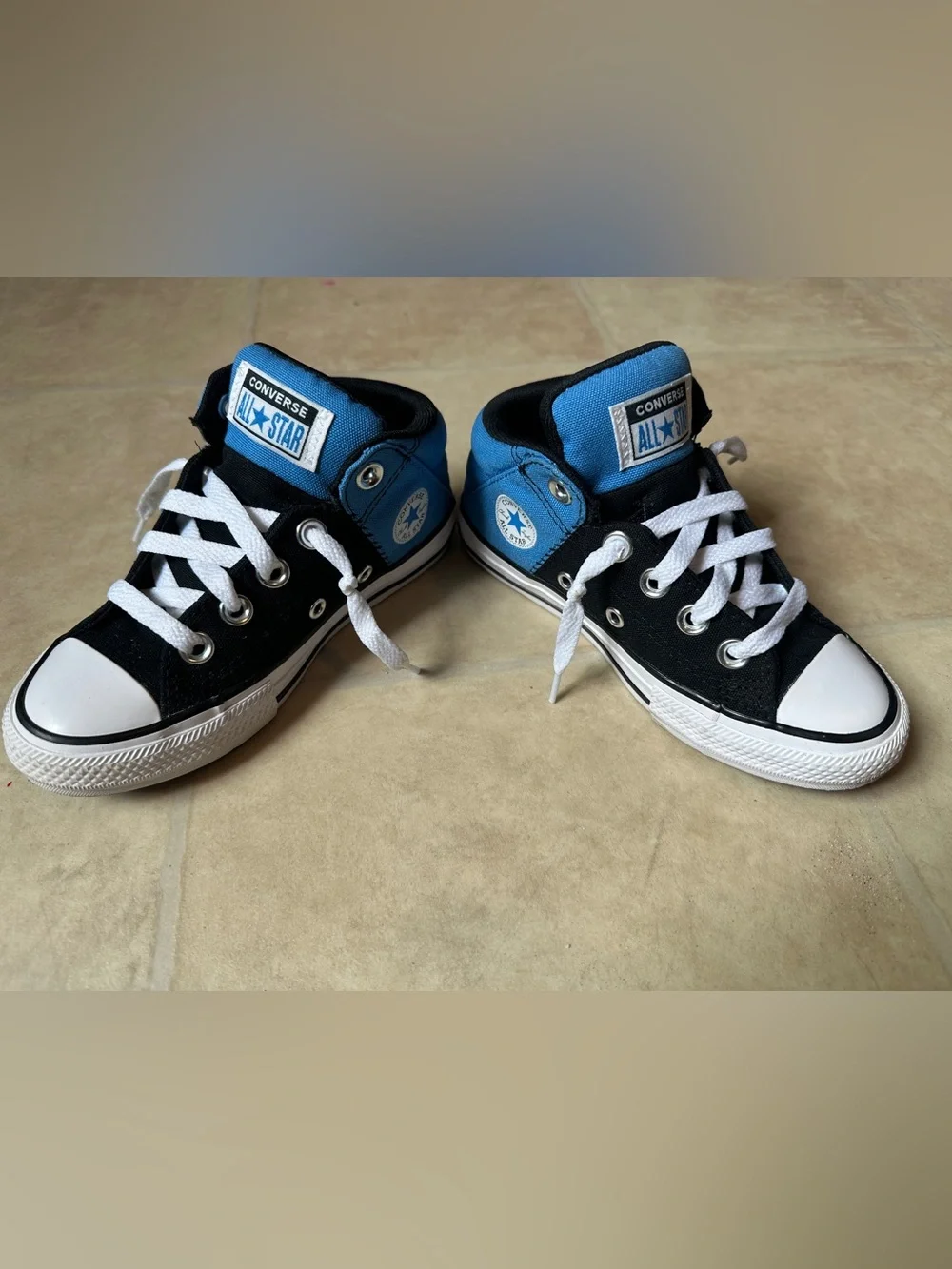 Converse Kids’ Chuck Taylor All Star Axel Mid